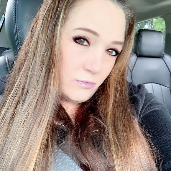 Meet your Posher, Laurie - Picture 1 of 1